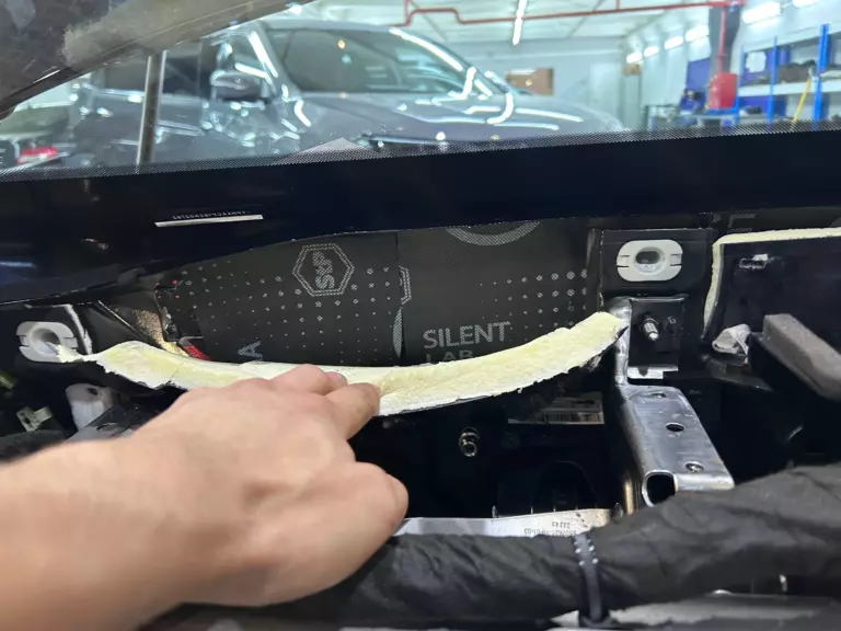 Шумоизоляция торпедо Hongqi H5 2